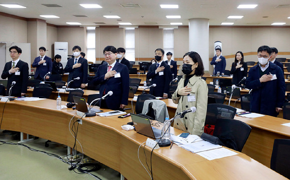 지난 4월 10일 경기 고양시 사법연수원에서 열린 전국법관대표회의에서 참석자들이 국민의례를 하고 있다.(자료사진) [사진=뉴시스]