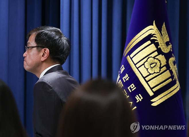 소감 발표 준비하는 최상목 기재부 장관 후보자