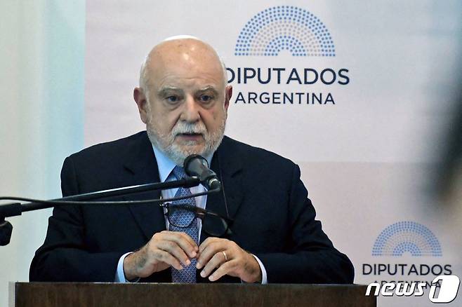 1일(현지시간) 하비에르 밀레이 아르헨티나 대통령 당선인이 로돌포 바라 전 법무부 장관을 재무부 법무상으로 임명했다. 바라 전 장관은 10대 시절 반유대주의 운동에 가담했다는 이력이 있어 논란이 커지고 있다. 사진은 2018년 4월에 기자회견하는 바라 전 장관. 2018.04.10/ ⓒ AFP=뉴스1 ⓒ News1 박재하 기자