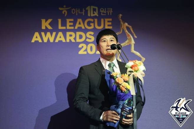 K리그2 감독상을 받은 고정운 김포FC 감독. ⓒ 한국프로축구연맹