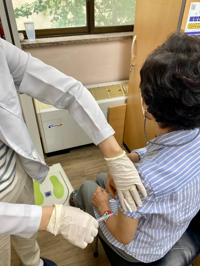 성남시(시장 신상진)는 9월부터 경기도 최초로 실시 중인 전 시민 독감백신 무료 접종이 2개월여 만에 시민의 41.61%가 접종을 마쳤다고 밝혔다. / 사진제공=성남시