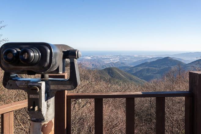 반정에서 내려다본 동해와 강릉