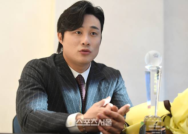 메이저리그 샌디에이고 파드리스 김하성이 30일 서울 강남구 엘리에나호텔에서 개최된 ‘2023 올해의 상’ 시상식장에서 스포츠서울과 인터뷰를 하고 있다.  2023. 11. 30. 최승섭기자 thunder@sportsseoul.com