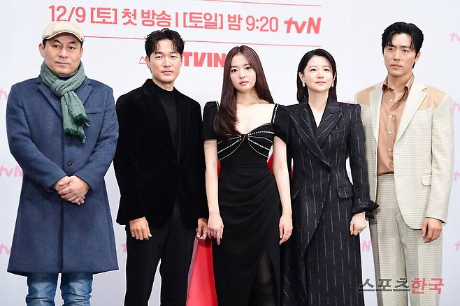 tvN 새 토일드라마 '마에스트라' 제작발표회에 참석한 배우  김정권 감독, 김영재, 황보름별, 이영애, 이무생. ⓒ이혜영 기자 lhy@hankooki.com