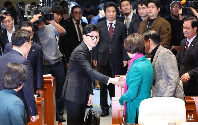 한동훈 법무부 장관이 6일 국회에서 열린 국민의힘 의원총회에 참석하고 있다. 김재명 기자 base@donga.com