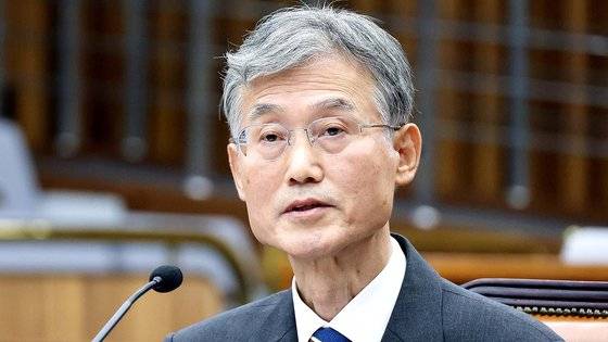 조희대 대법원장 후보자가 6일 국회에서 열린 인사청문회에서 답변하고 있다. 연합뉴스