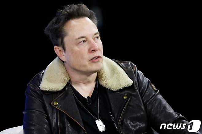 (뉴욕 AFP=뉴스1) 정지윤 기자 = 일론 머스크 테슬라 최고경영자(CEO)가 29일(현지시간) 미국 뉴욕에서 열린 뉴욕타임즈 딜북 서밋에 참석해 연설하고 있다. 2023.11.30 ⓒ AFP=뉴스1 Copyright (C) 뉴스1. All rights reserved. 무단 전재 및 재배포, AI학습 이용 금지.