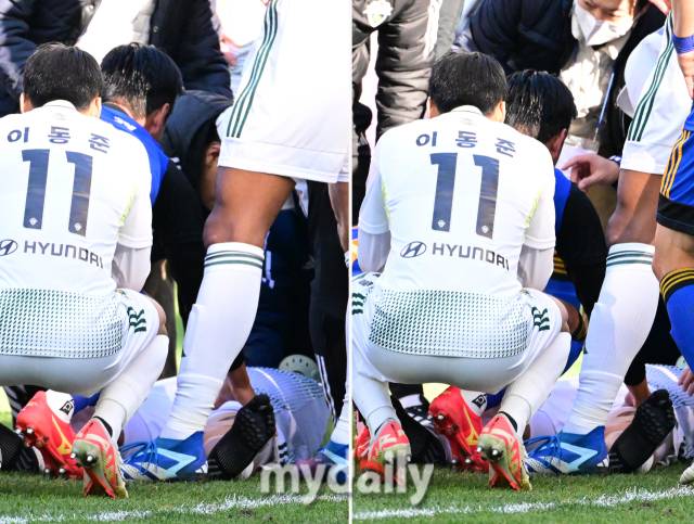 울산 현대 김영권이 앰블런스로 이송되기 전까지 홍정호의 다리를 주물러 주고 있다.