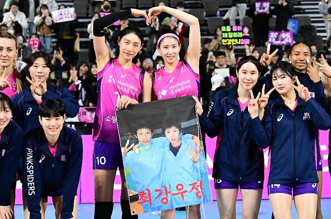 김연경과 김수지. 한국배구연맹