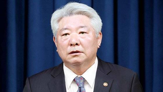 김홍일 방송통신위원장 후보자가 6일 서울 용산 대통령실 청사에서 소감을 말하고 있다. 연합뉴스