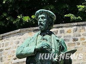 지베르니 모네의 정원에 있는 화가 도비니 흉상