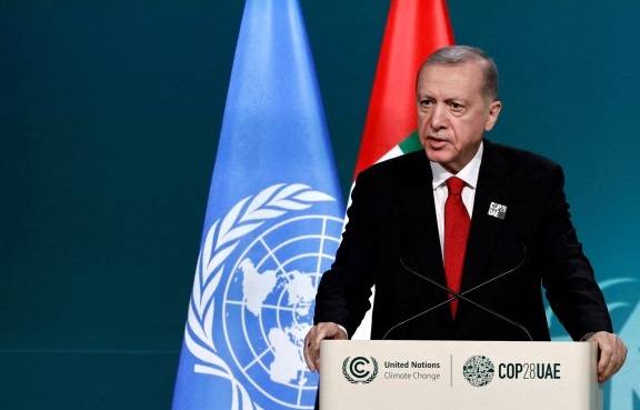 레제프 타이이프 에르도안 튀르키예 대통령이 지난 1일 아랍에미리트(UAE) 두바이에서 열린&nbsp;제28차 유엔기후변화협약 당사국 총회(COP28)에 참석해 연설하고 있다. 로이터연합뉴스