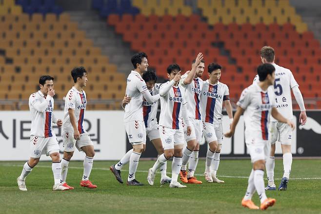 부산아시아드경기장/ K리그 승강플레이오프/ 승강PO1/ 1차전/ 부산아이파크 vs 수원FC/ 수원 장재웅 득점,단체/ 골 세레머니/ 사진 김재훈