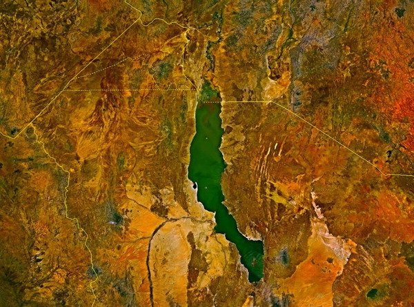 이곳이 인류 기원지. 북부 케냐와 서남 에티오피아에 걸친 루돌프(투르카나) 호수로 오모강이 흘러든다. 오모강 골짜기에서 인류 역사가 시작됐다.