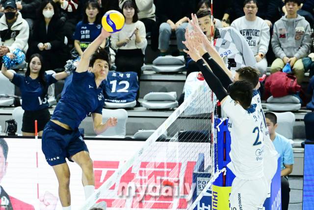 대한항공 곽승석이 매서운 공격을 펼치고 있다 / 한국배구연맹.