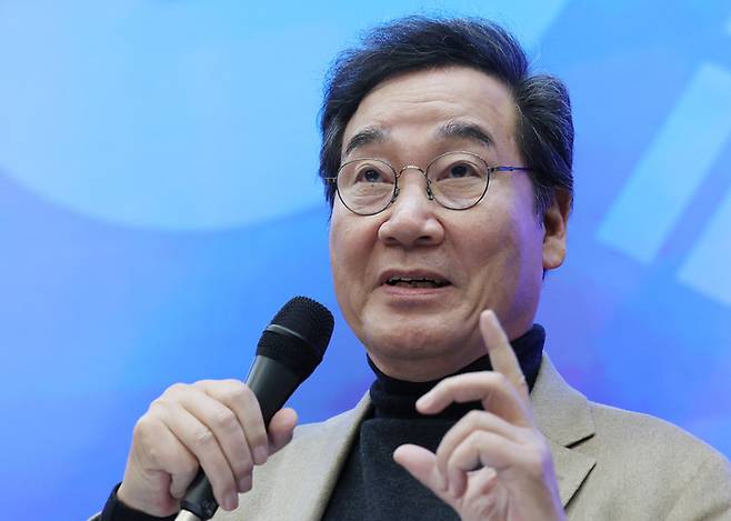 이낙연 전 더불어민주당 대표가 지난 6일 서울 노원구 삼육대에서 특강을 하고 있다. 연합뉴스