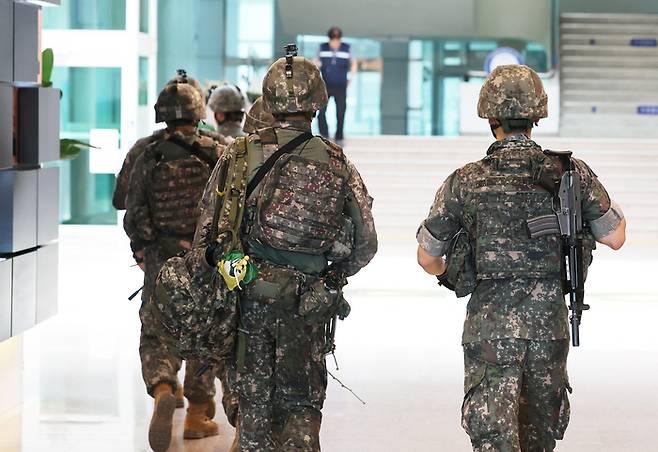 이동하는 군인들 [자료=연합뉴스]