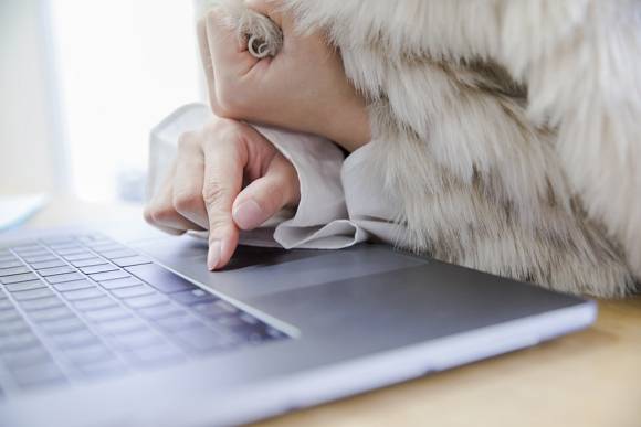 수족냉증은 추위를 느끼지 않을 온도에서 손이나 발이 지나치게 차가운 상태를 가리킨다. 사진은 기사와 직접적인 관련 없음. /사진=이미지투데이