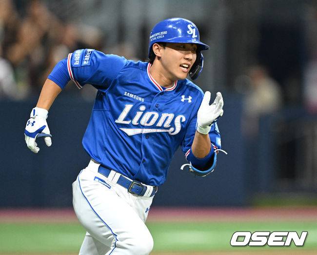 [OSEN=고척, 이대선 기자] 29일 오후 서울 고척스카이돔에서 ‘2023 신한은행 SOL KBO리그’ 키움 히어로즈와 삼성 라이온즈의 경기가 열렸다.2회초 1사 2루에서 삼성 이재현이 우전 적시타를 치고 그라운드를 달리고 있다. 2023.07.29 /sunday@osen.co.kr