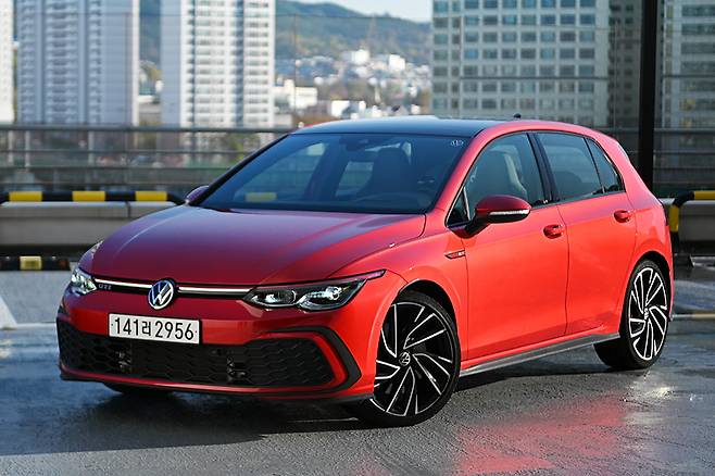폭스바겐 골프 GTI. 김학수 기자