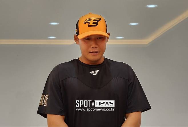 ▲ 하주석은 11일 1군 엔트리에 합류한 뒤 취재진 앞에서 사과에 나섰다.ⓒ잠실, 박정현 기자