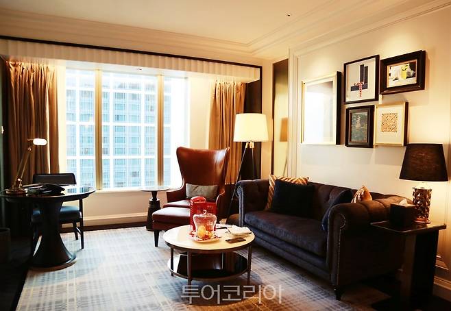런더너호텔 스위트룸의 거실 (사진. 김관수)