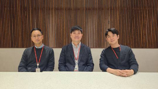 박동수(왼쪽부터) SK가스 IT전략지원실 매니저, 차연우 SK가스 IT전략지원실 PL, 이원선 SK가스 자금그룹 매니저가 지난 7일 경기도 성남시 분당구 판교로 SK본사에서 'i-엑셀' 구축 관련 인터뷰를 하고 있다. SK가스 제공.