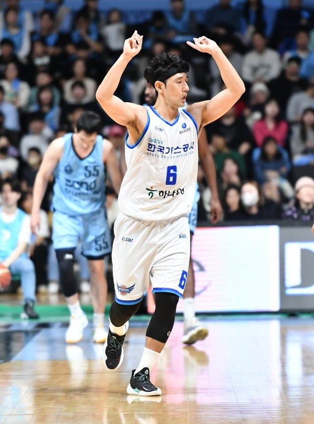 소노전에서 맹활약한 한국가스공사 차바위. 사진=KBL 제공