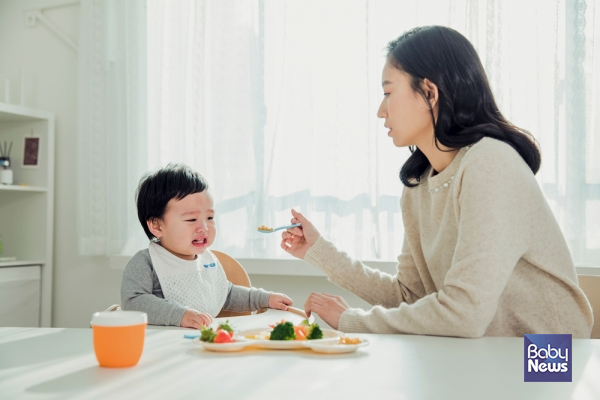 부모는 아이에게 눈물을 참고 삼키는 법이 아닌 눈물로 감정을 털어내는 법을 가르쳐야 한다. ⓒ베이비뉴스