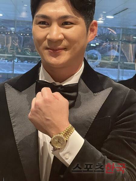 롤렉스 시계를 착용한 오지환. ⓒ스포츠한국 심규현 기자