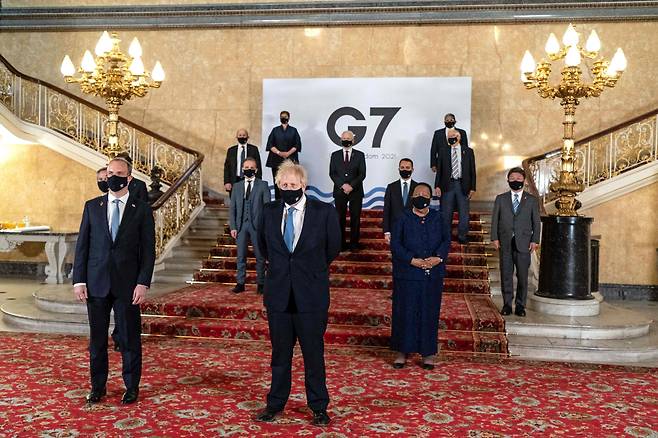 G7 국가 외교장관들이 지난 4일(현지 시각) 영국 런던에서 열린 외교장관 회의 개막에 앞서 사진 촬영을 하고 있다. /AFP 연합뉴스