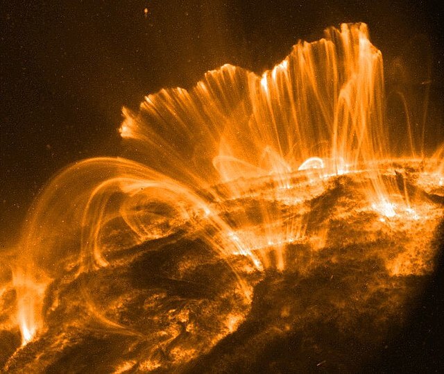 태양 대기층에서 강한 태양풍이 일어나고 있는 모습. 위키미디어 제공.