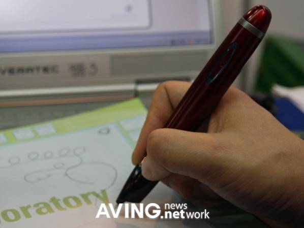 아이러브스쿨이 공개했던 전자펜 실제 모습 출처: Aving
