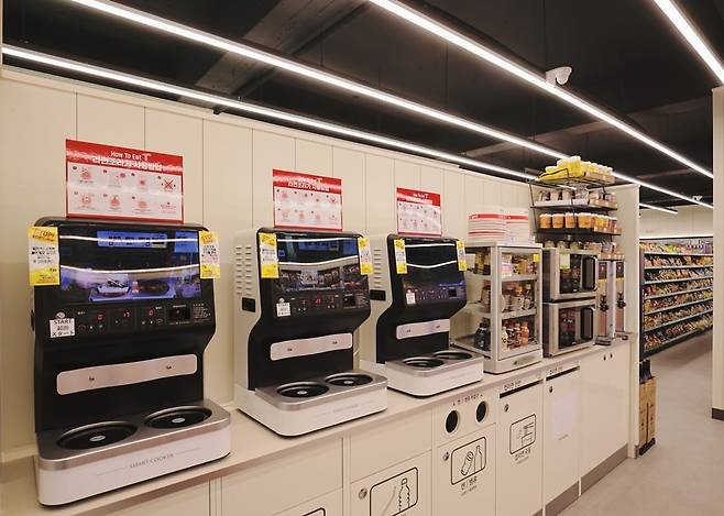 라면 특화 편의점을 표방한 CU홍대상상점 내부에 설치된 즉석 라면 조리기 모습./ BGF리테일 제공
