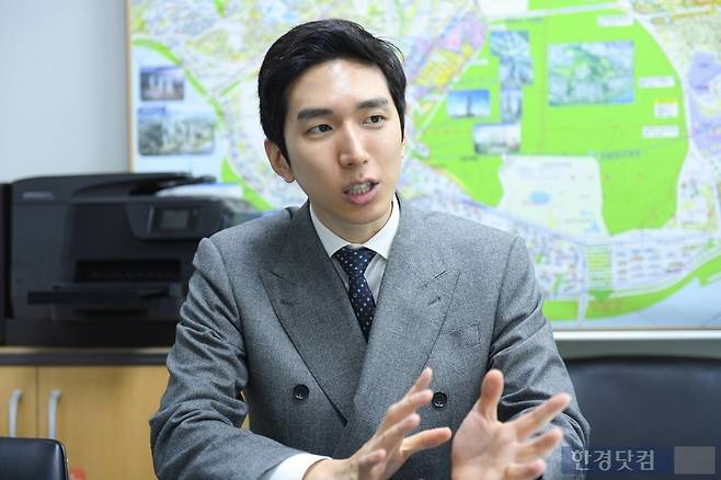 김제경 투미부동산컨설팅 소장이 노후계획도시 특별법 통과에 따른 시장 영향에 대해 설명하고 있다. 사진=유채영 한경닷컴 기자