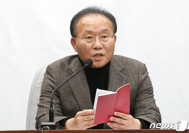 윤재옥 국민의힘 원내대표가 12일 오전 서울 여의도 국회에서 열린 원내대책회의에서 발언을 하고 있다. 2023.12.12/뉴스1 ⓒ News1 임세영 기자