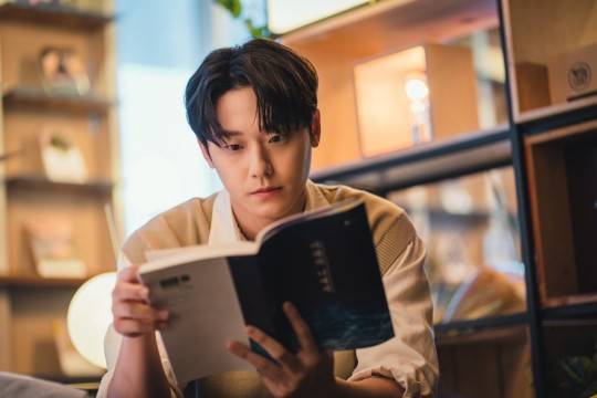 '이재, 곧 죽습니다'에서 장건우 역을 맡은 이도현. 사진제공=티빙