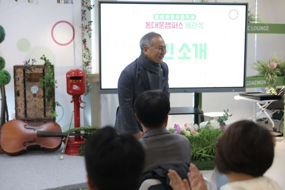 지난 11일 청년취업사관학교 동대문 캠퍼스 개관식에 참석한 이병윤 의원