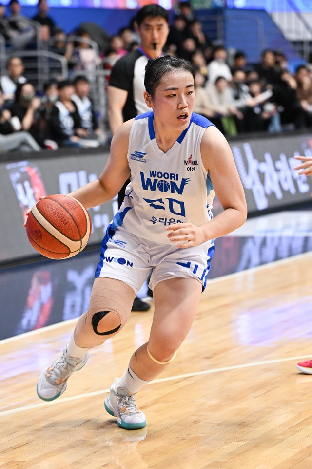 경기에 집중하는 이명관. /사진=WKBL 제공