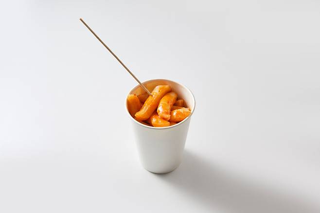 종이컵, 프라이팬, 식품 포장용지 등에 쓰이는 PFAS에 노출된 청소년의 골절 위험이 높다는 연구 결과가 나왔다./사진=클립아트코리아