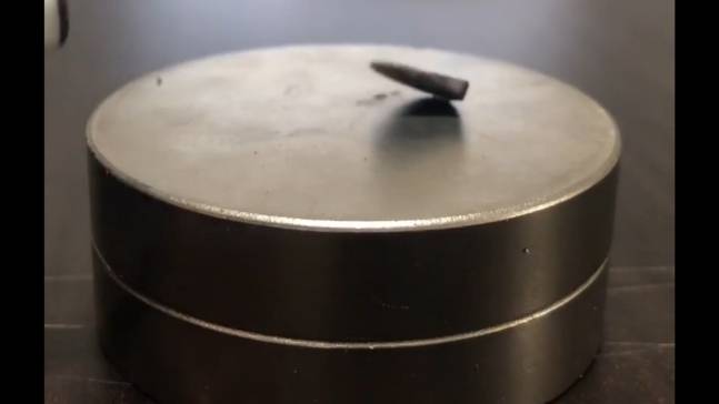 퀀텀에너지연구소 및 한양대 연구진이 공개한 상온 초전도체 'LK-99'. /사진=김현탁 교수 제공