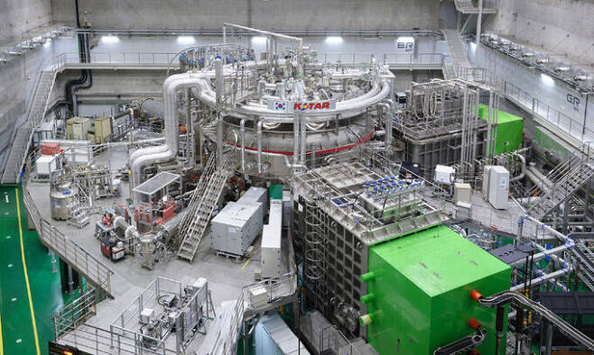 한국 인공태양 초전도핵융합연구장치 KSTAR 모습. 한국핵융합에너지연구원 제공