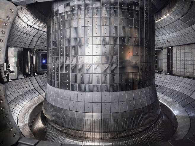KSTAR 진공용기 내부 모습. 한국핵융합에너지연구원 제공