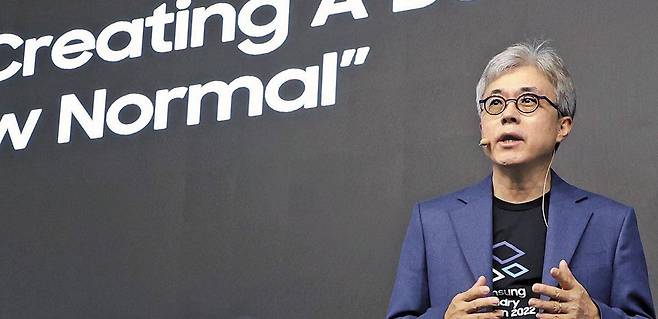 3일(현지 시각) 최시영 삼성전자 파운드리사업부장 사장이 미 캘리포니아 새너제이에서 열린 삼성 파운드리 포럼에서 사업 전략을 소개하고 있다. /삼성전자