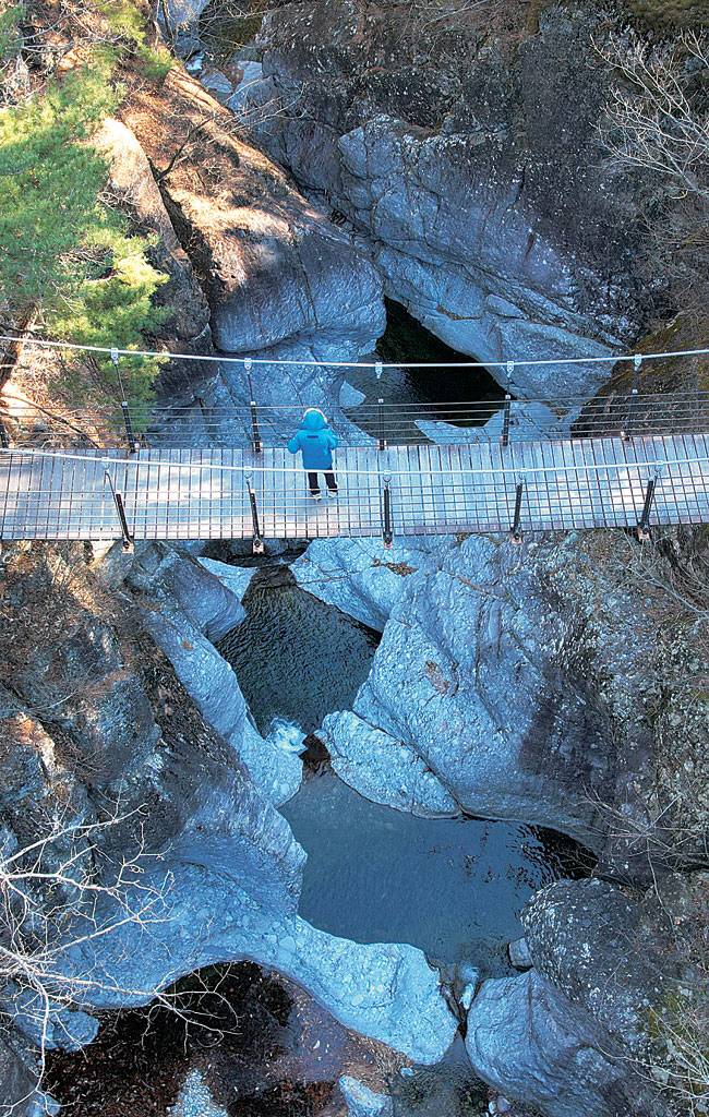 백암산 신선계곡의 용소. 계곡을 통틀어 최고의 경치를 보여주는 명소다.