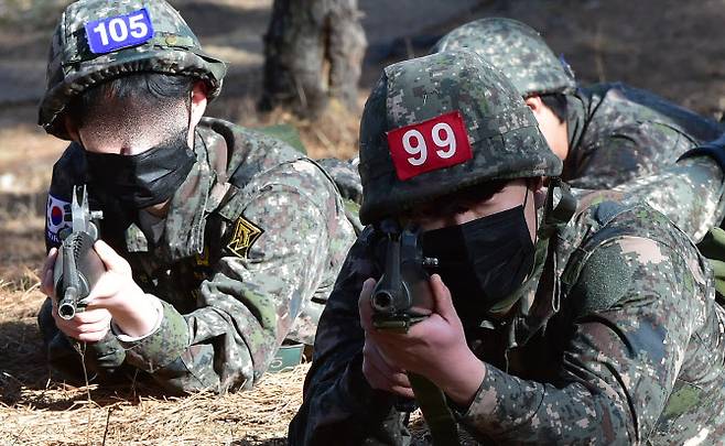 예비군들이 수색정착 훈련을 하고 있다. 기사와 무관한 사진 (사진=뉴시스)