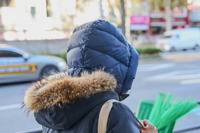 주말부터 크리스마스 이브까지 한파가 몰아칠 것 같다. 노약자는 특히 몸을 따뜻하게 하는 데 신경을 써야 한다. [사진=게티이미지뱅크]