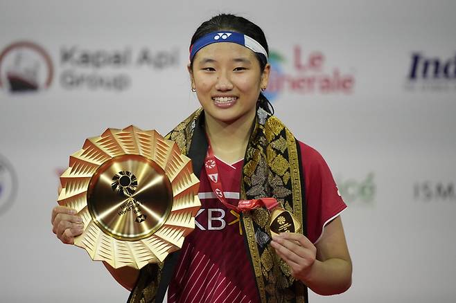 2년 전 12월 인도네시아 발리에서 열린 2021 BWF 월드투어 파이널 여자단식 결승에서 인도의 푸살라 신두를 누르고 챔피언에 오른 안세영. 당시 19세였다.  AP 연합뉴스