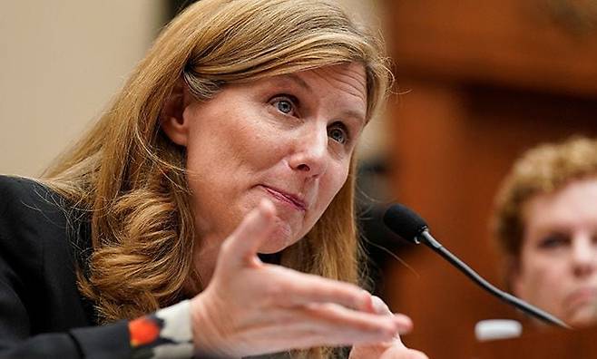 엘리자베스 매길 펜실베이니아대 총장. 유대인 혐오 발언에 대한 징계 여부를 두고 모호한 답변을 내놓다가 논란에 봉착, 결국 지난 9일 사임했다./로이터 연합뉴스