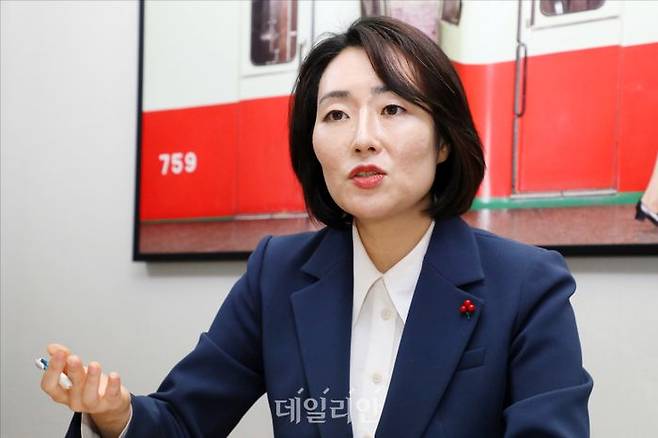 더불어민주당 북향여성인권위원장을 맡고 있는 전수미 변호사가 13일 오후 서울 여의도 화해평화연대에서 데일리안과 인터뷰를 하고 있다. ⓒ데일리안 홍금표 기자